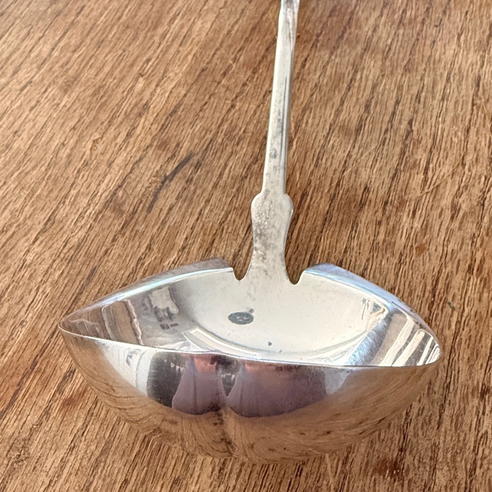 Elegant vintage Silver plated 1847 Rogers Bros Ladle